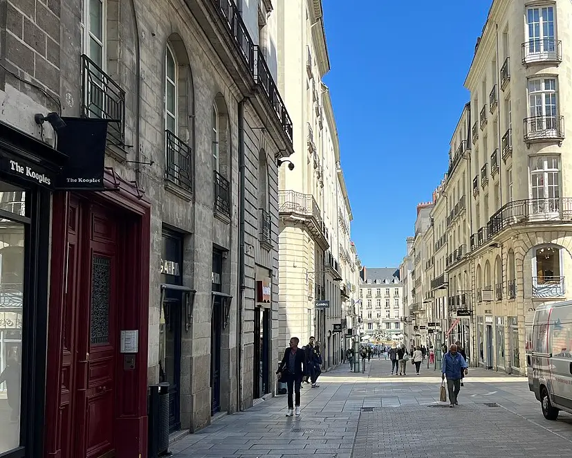 Petite copropriété à Nantes : faut-il les mêmes services qu'une grande résidence ? 1 Petite copropriété, rue Crébillon à Nantes